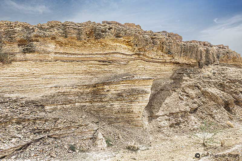 Local stratigraphy in Ramgarh region showing impervious layers of Fuller’s Earth in Thar Desert, Jaisalmer District, Rajasthan, India
